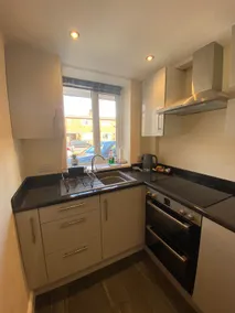 Lovely 1-bedroom apartment with garden and parking - Image 4
