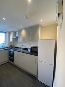 Lovely 1-bedroom apartment with garden and parking - Image 3