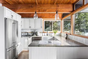 Enjoy Paradise on Lake Sammamish - Image 4