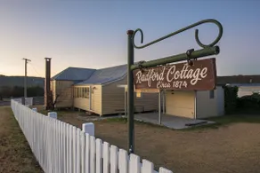 The Radford Couples Cottage Heart of Stanthorpe - Image 5