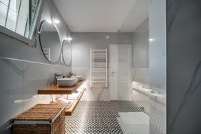 Lux City Apartment - Image 5