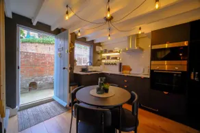 Charming Historic Cottage, perfect location - Image 2