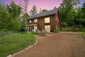 Mountain Cabin: Vintage Charm Meets Modern Luxury - Image 2