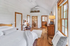 Mountain Cabin: Vintage Charm Meets Modern Luxury - Image 5