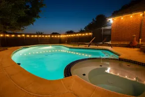 Sophisticated Minimalist Modern Home w/pool and spa - Image 4