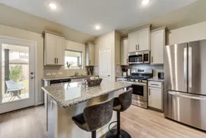 Pet & Kid friendly, King bed, Office+Fenced Yard - Image 2