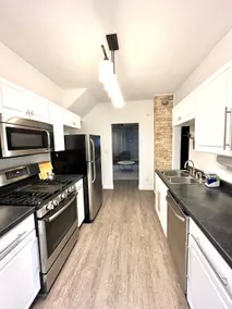 Lovely 2 Bedroom Duplex - Image 4