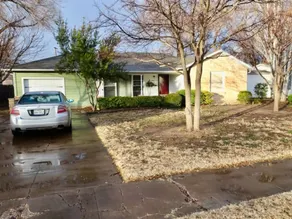 Spacious 3 Bedroom / 2 Bath perfectly located! - Image 2
