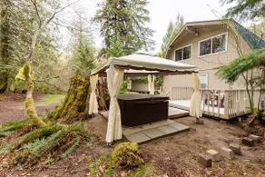 Lovely Home Private Hot Tub Fireplace WI-FI King Bed Hiking Fishing Ski resorts - Image 3