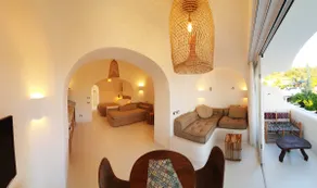 Deluxe Studio with Sea View - Image 2