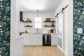 Renovated Carytown Cottage w/ Parking & Fire-pit - Image 4