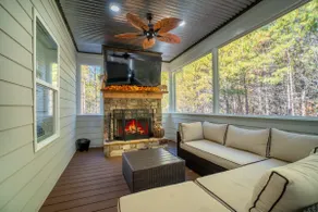 .5 mile to Shops & Restaurants | Firewood included - Image 2