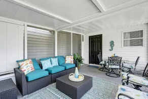 Cheerful residential home with boat launch access - Image 2