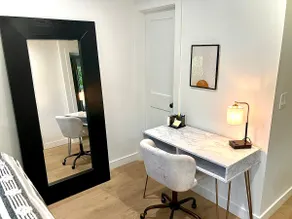 Lux 1-Bed Casita w/Patio, Laundry+FREE Gtd Parking - Image 3