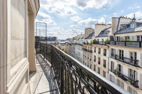 Bright 1BR Retreat (4PAX) with AC | Paris view - Image 5