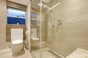Comfortable 1 bed apartment in heart of Camps Bay - Image 5