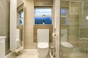 Comfortable 1 bed apartment in heart of Camps Bay - Image 4