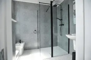 Modern 1 bed apartment + parking - Image 3