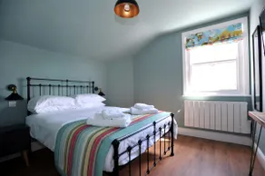 Modern 1 bed apartment + parking - Image 4