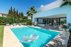 Bemerkenswerte 5 Schlafzimmer Villa mit beheiztem POOL & FITNESSRAUM - Image 2