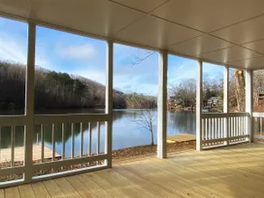 Lake front cottage with private dock & 4 kayaks - Image 3