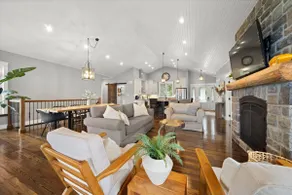 Luxury Retreat: Sleeps 11 + Hot Tub & Sauna - Image 4