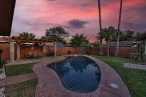 *RARE FIND*Elegant Home w/ Private Gym/Pool/Office - Image 2