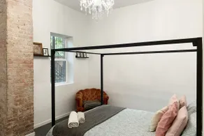 Modern, Chic & Spacious Loft - Image 5