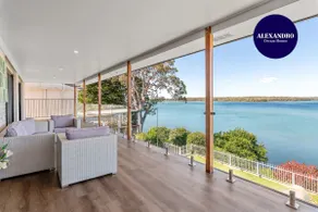 The Lake house Central Coast - Image 2