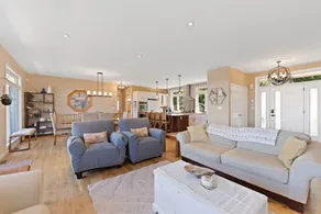 Waterfront Oasis great for Families & Friends - Image 4