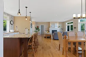Waterfront Oasis great for Families & Friends - Image 5