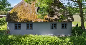Romantic and idyllic old farmhouse - Image 2
