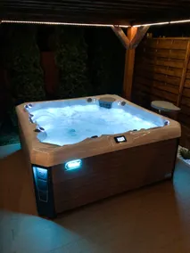 Sunny Jacuzzi Sauna Pool House Siófok - Image 4