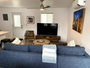Adorable 2 Bedroom Guesthouse Near Downtown - Image 3