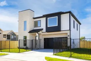 Alim Pad 1: Chic brand new house near Downtown - Image 2