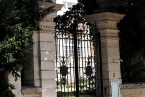 Cozy cottage in the garden of Chateau les Roches - Image 2