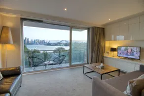 Stunning Opera House & Bridge Views :10-min to CBD - Image 2