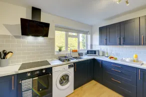 2-Bed Apartment near Leamington Spa & M40 sleeps 5 - Image 3