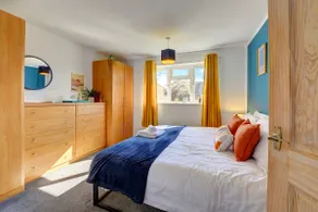 2-Bed Apartment near Leamington Spa & M40 sleeps 5 - Image 4