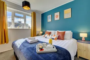 2-Bed Apartment near Leamington Spa & M40 sleeps 5 - Image 2