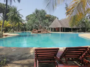 Charming 2 bedroom cottage with patio and garden - Image 4