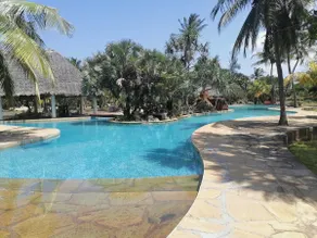 Charming 2 bedroom cottage with patio and garden - Image 2