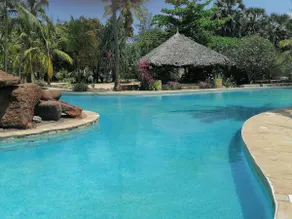 Charming 2 bedroom cottage with patio and garden - Image 3