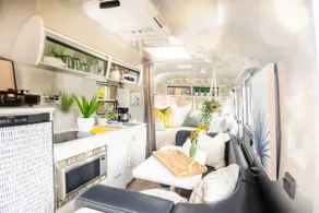 30-Acre Airstream Cottage| Hot Tub•Forest• Firepit - Image 3