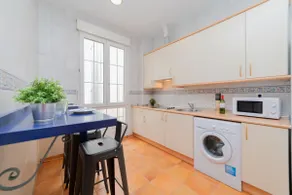 Photogenic apartment near Gran Vía - Image 2