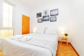 Photogenic apartment near Gran Vía - Image 3