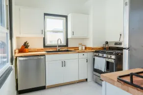 Your Detroit HQ - Walkable Ferndale W/King Bed - Image 4