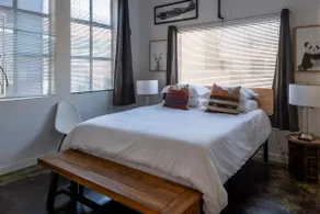 2 bed 2 bath w/ Sleeper sofa w/ Private Roof Deck - Image 3