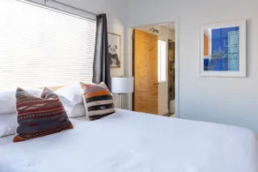 2 bed 2 bath w/ Sleeper sofa w/ Private Roof Deck - Image 4