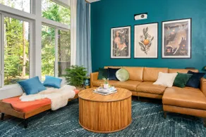 Secluded modern creekside getaway - Image 2